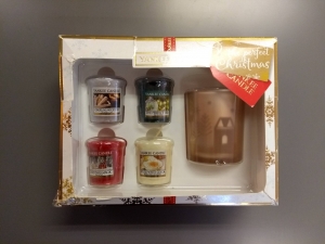 One of the prizes for Lifted's Christmas Raffle 2018 : Yankee candles